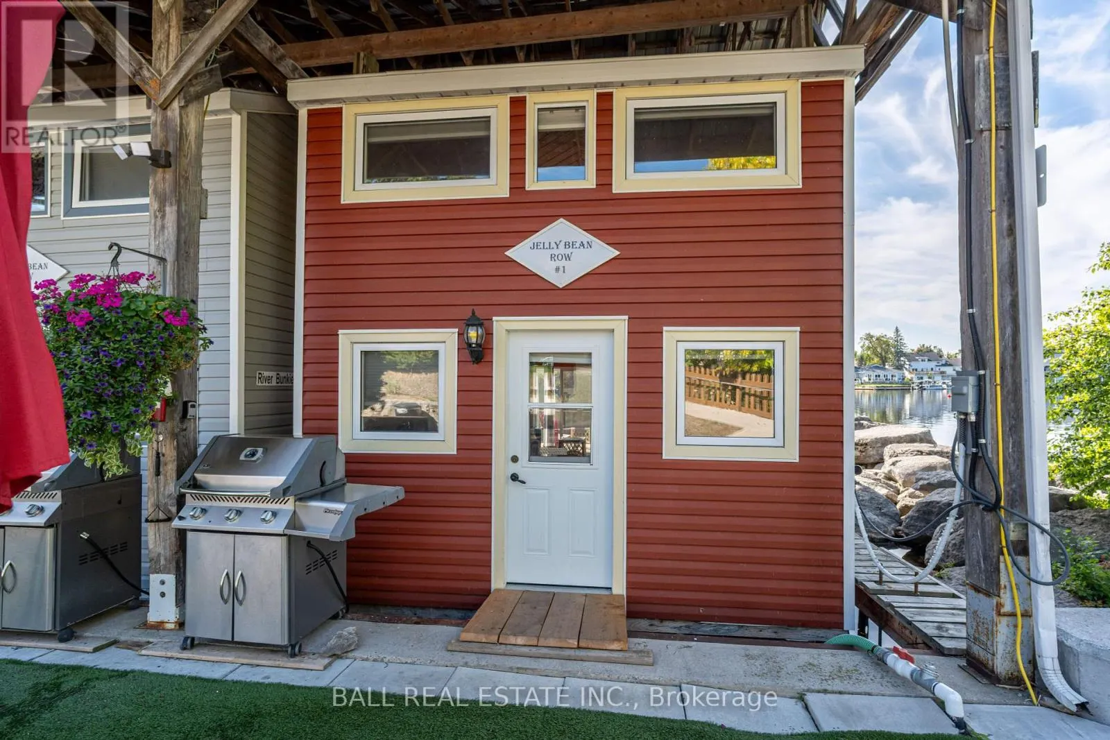 71 FRONT STREET E