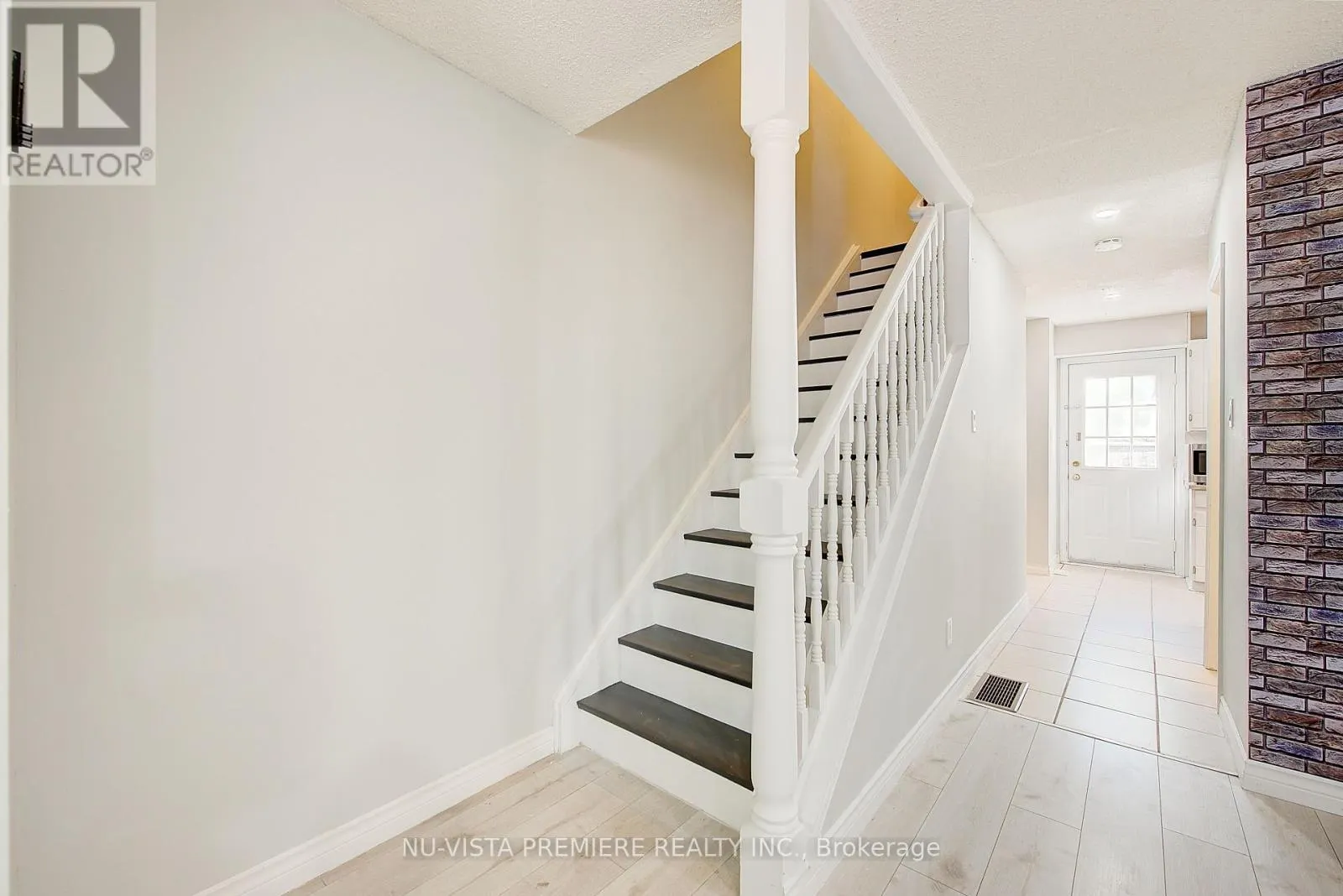 374 HOMESTEAD COURT