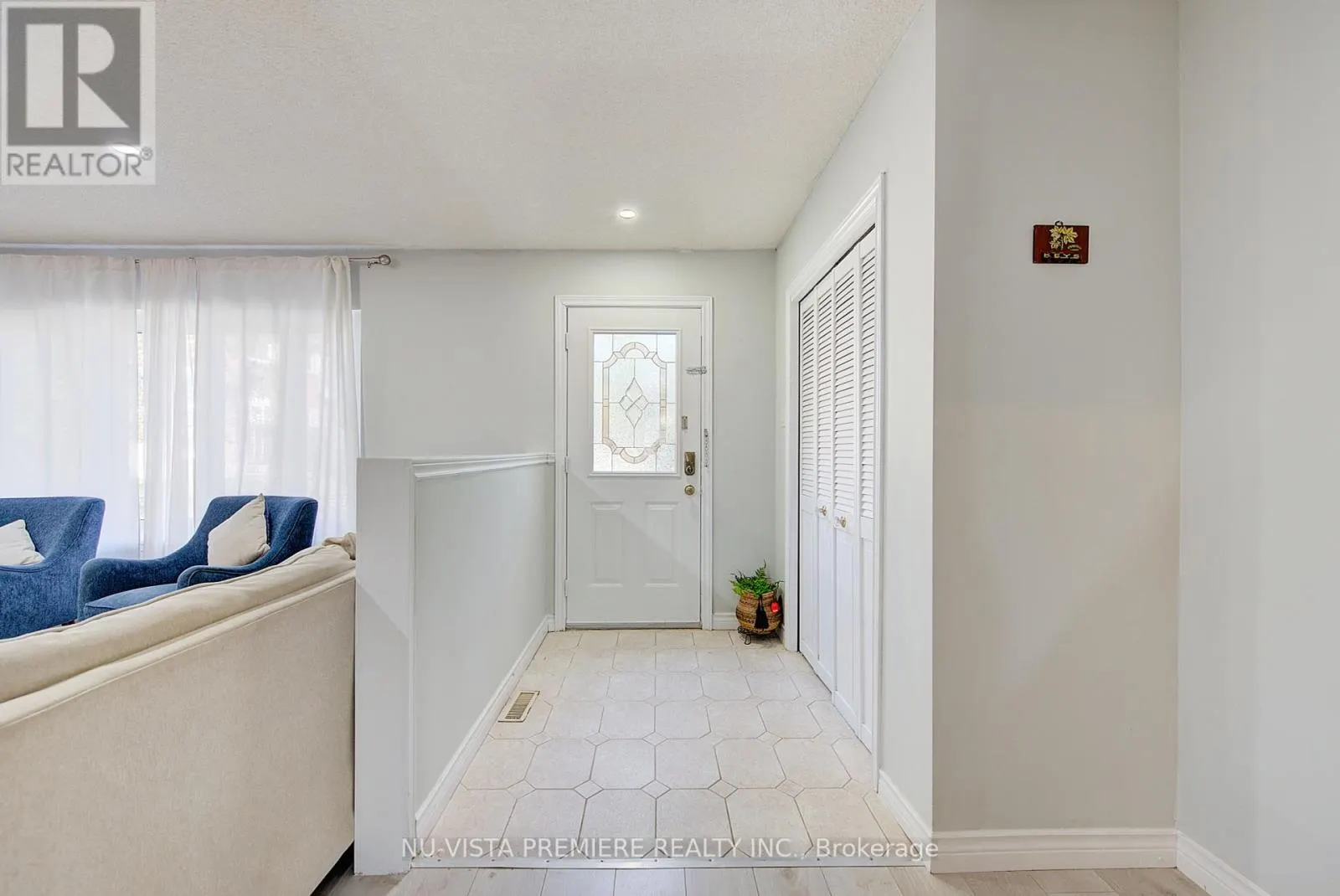 374 HOMESTEAD COURT