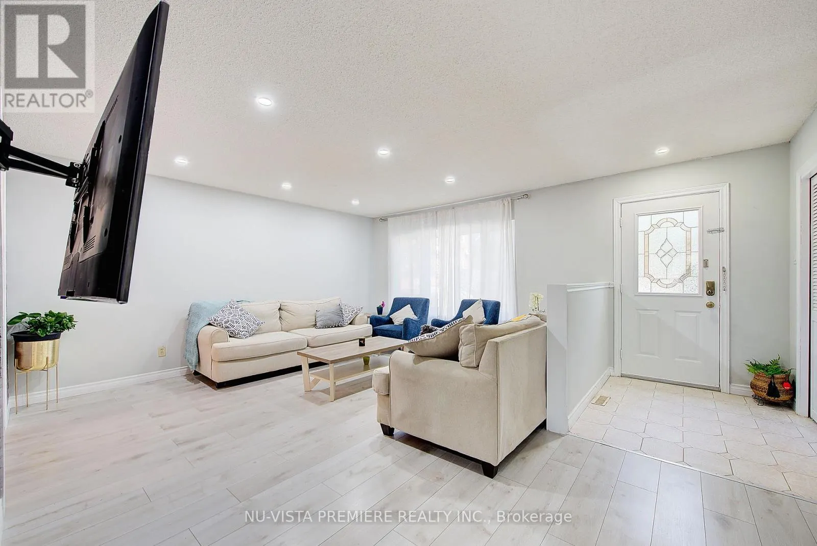 374 HOMESTEAD COURT