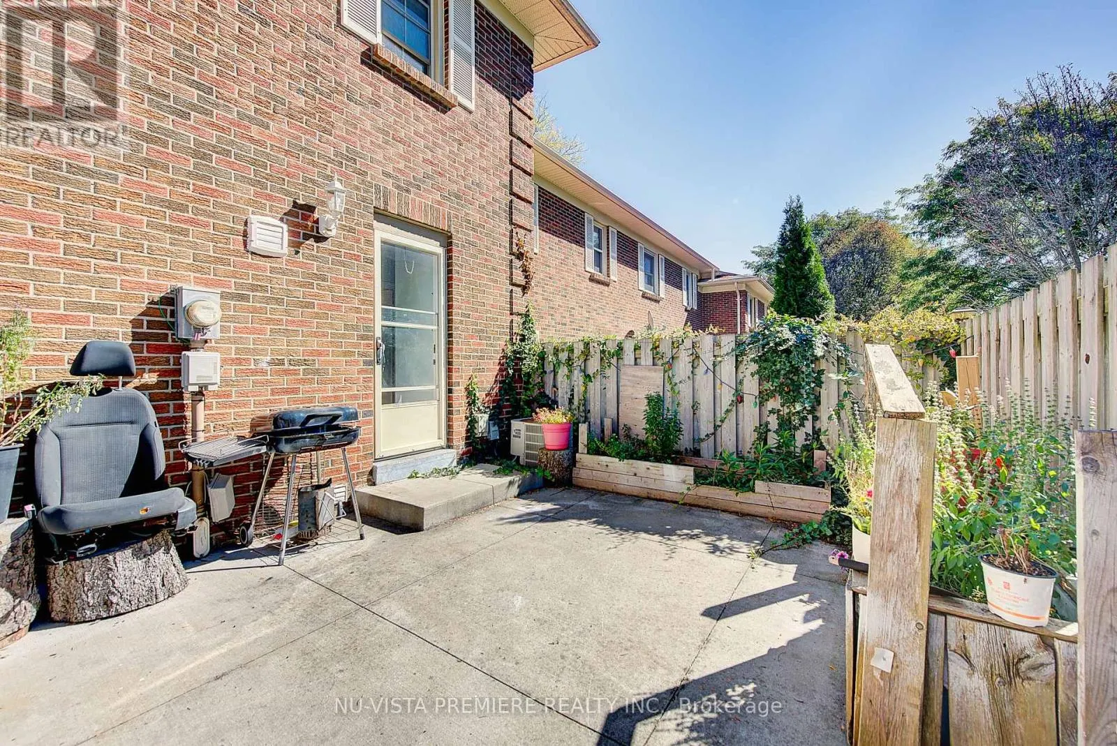 374 HOMESTEAD COURT