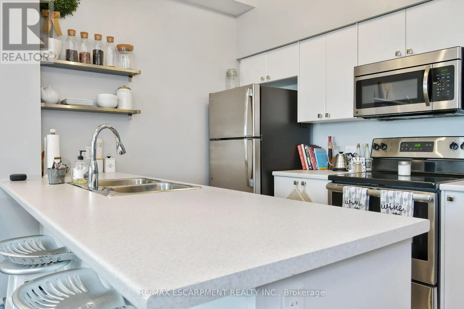 903 - 112 KING STREET E