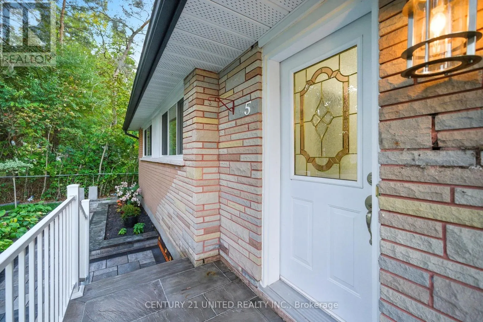 5 FERNDALE AVENUE