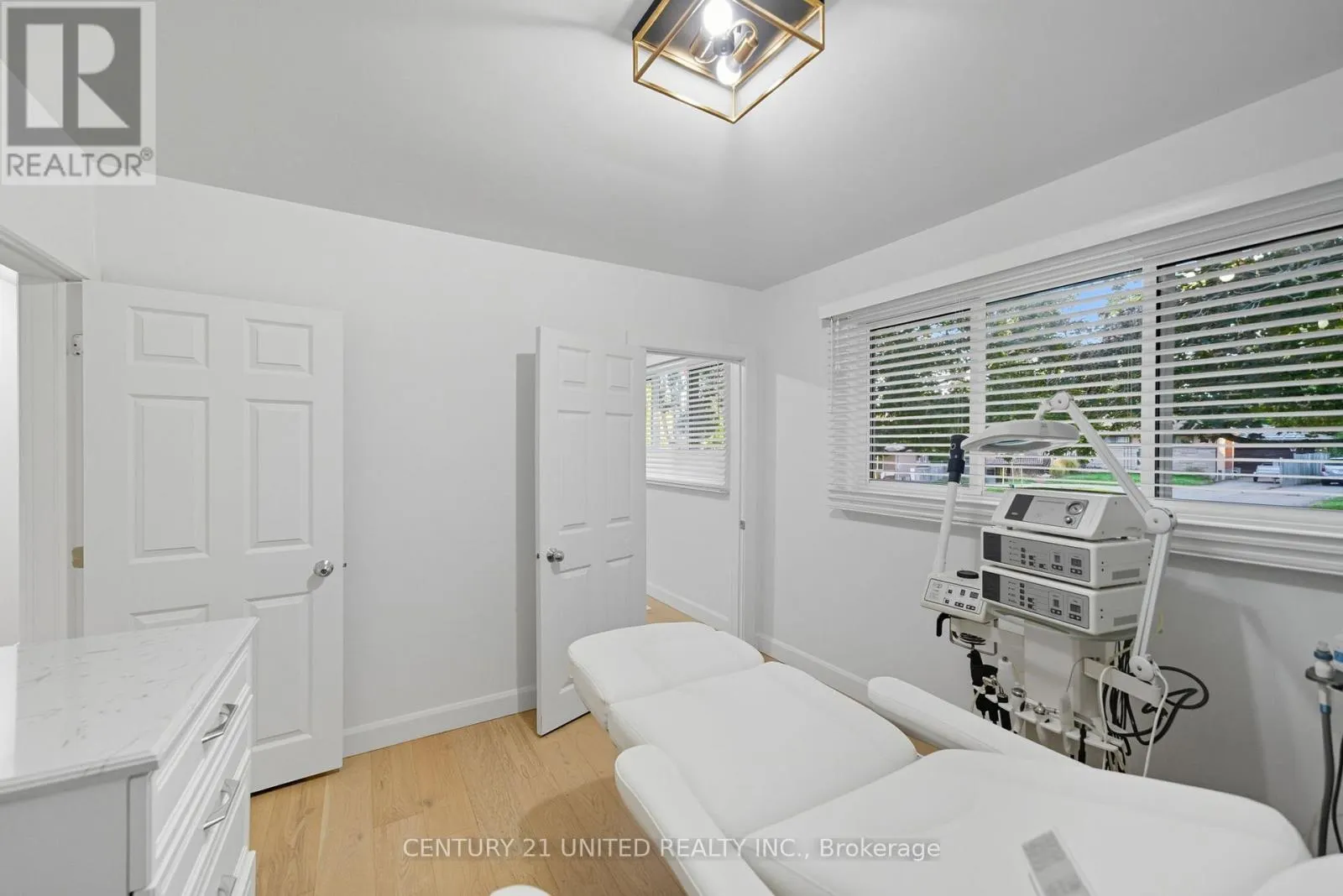 5 FERNDALE AVENUE