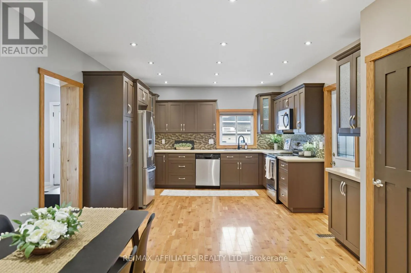 174 PARK STREET W