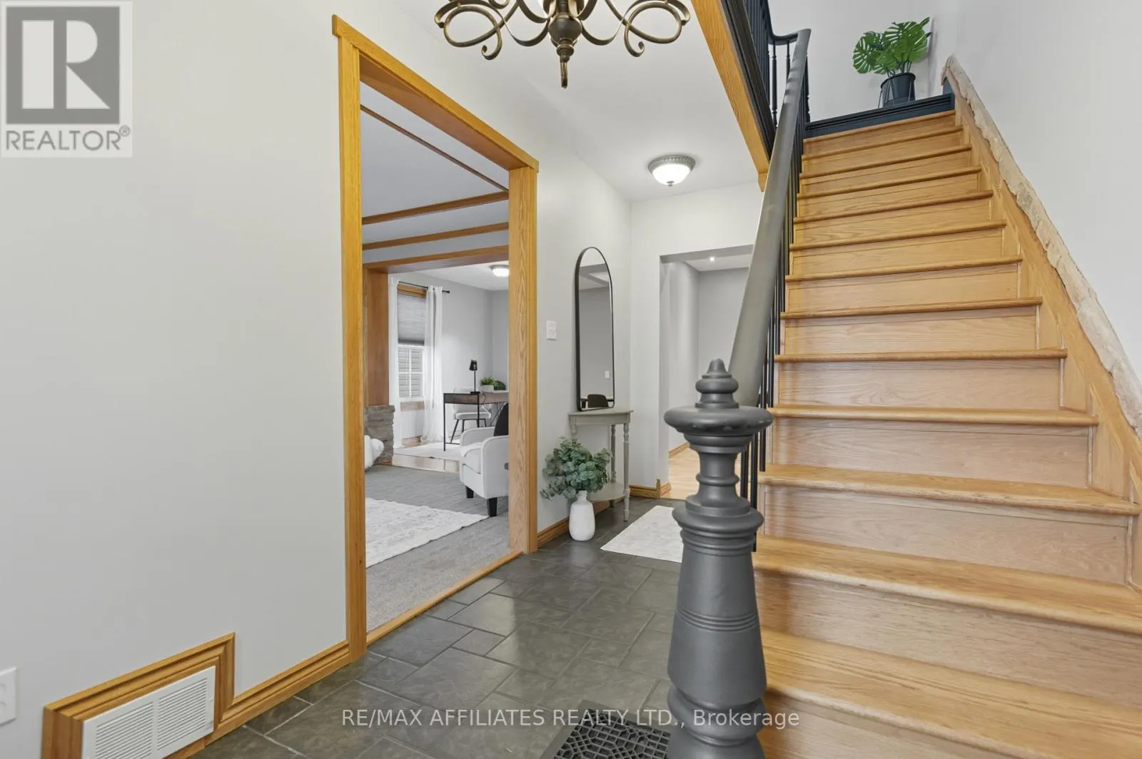 174 PARK STREET W