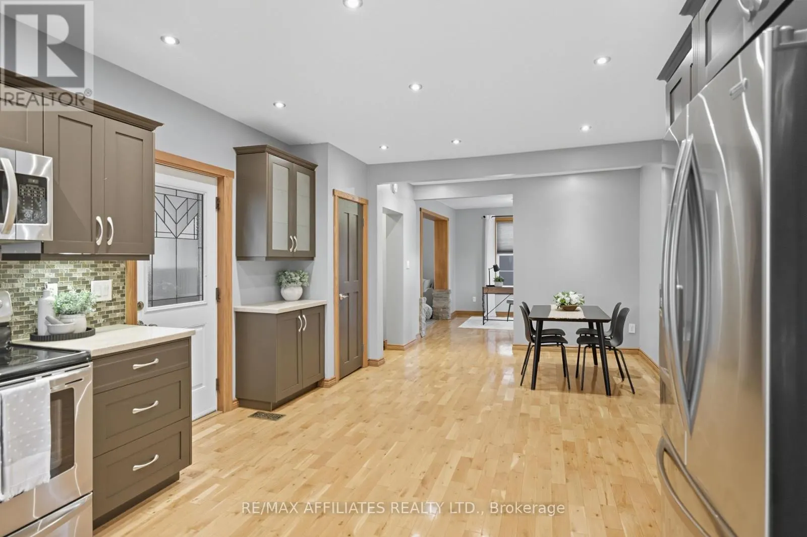 174 PARK STREET W