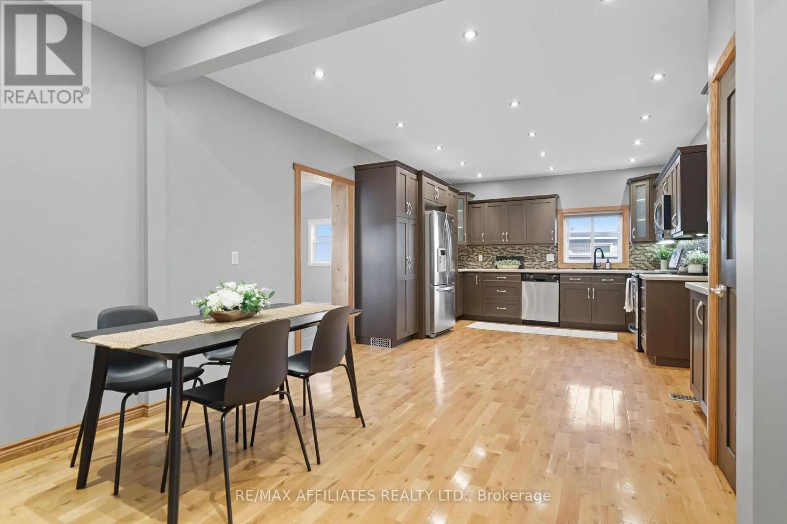174 PARK STREET W