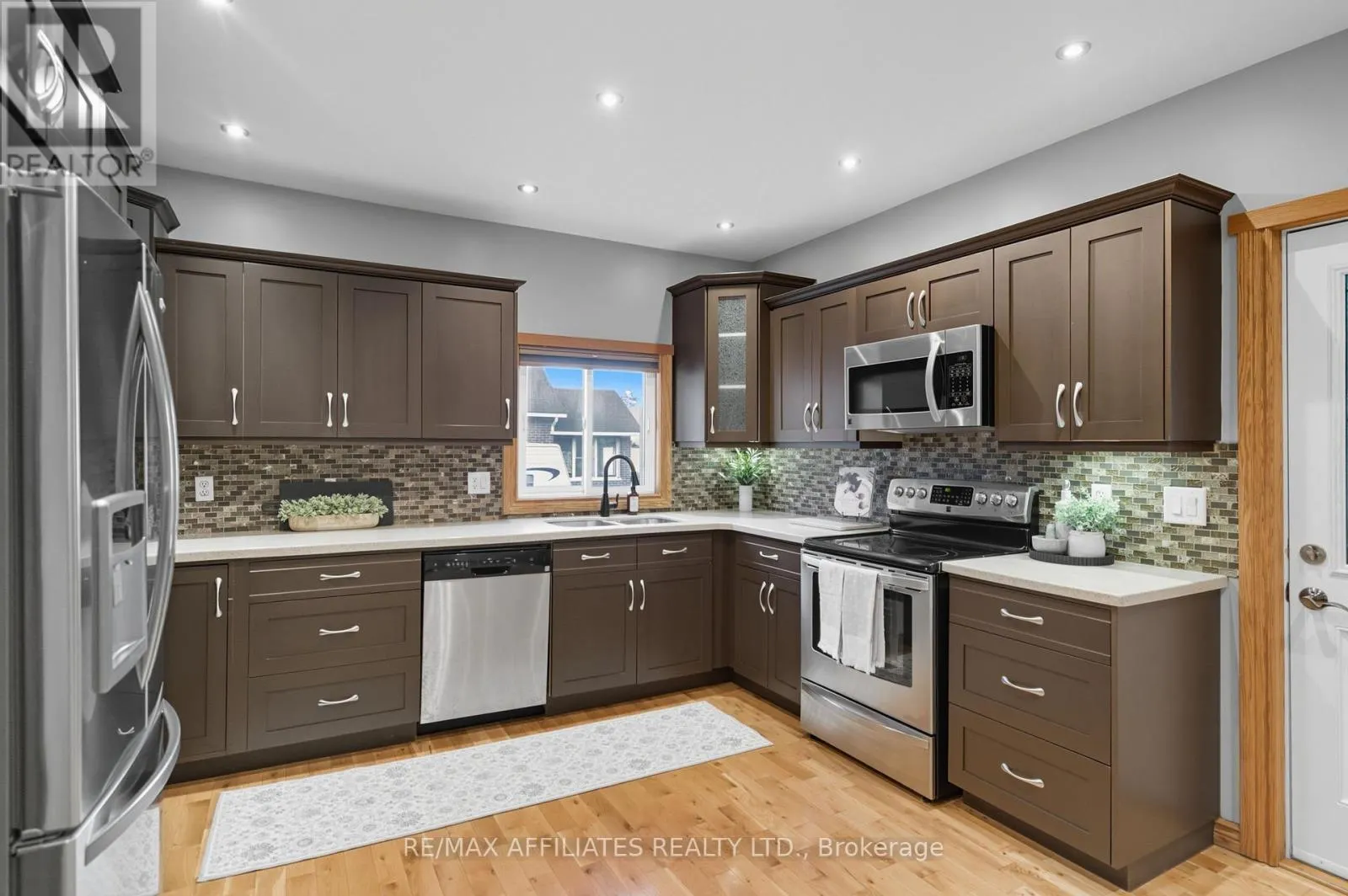 174 PARK STREET W
