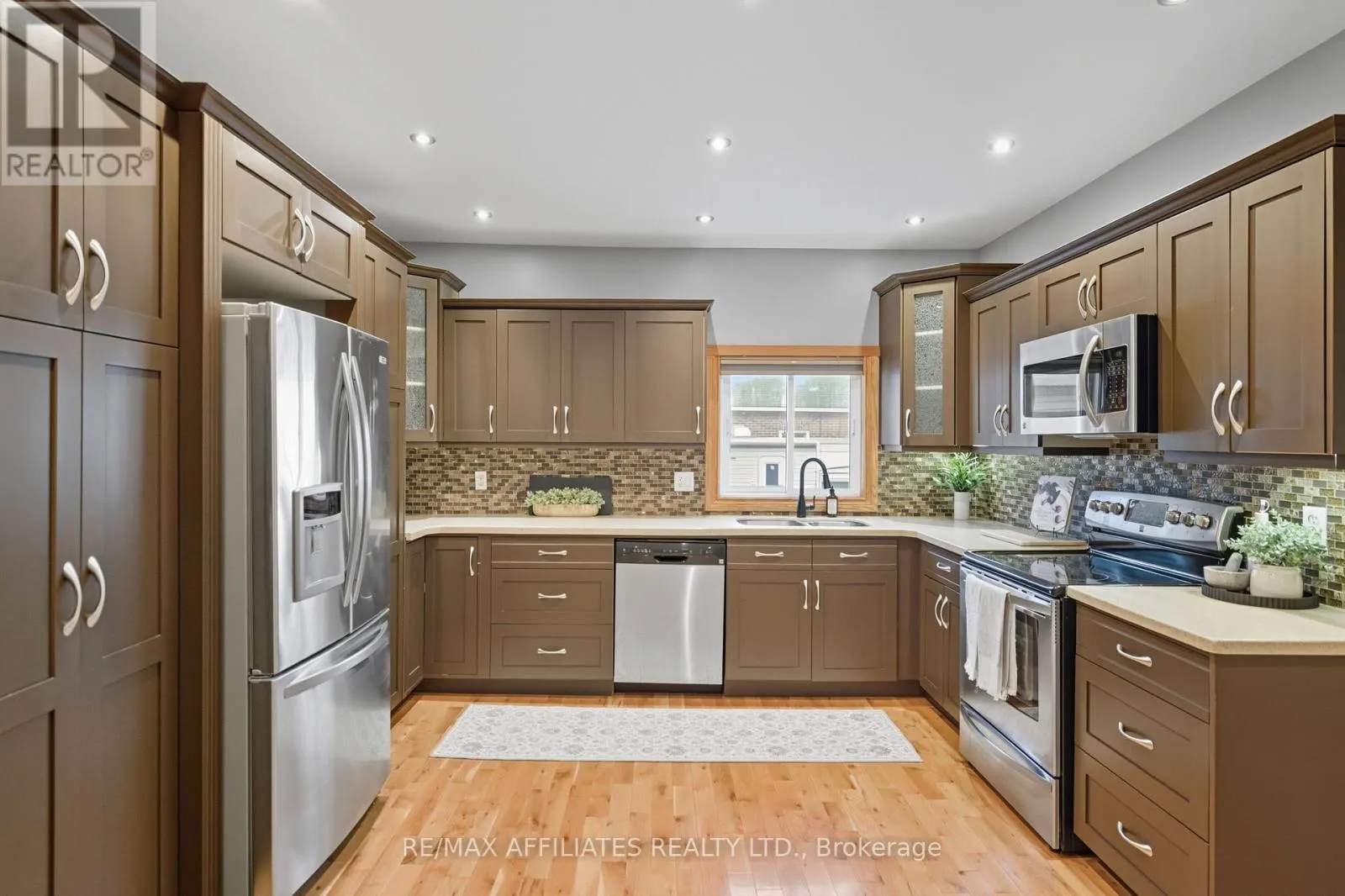 174 PARK STREET W