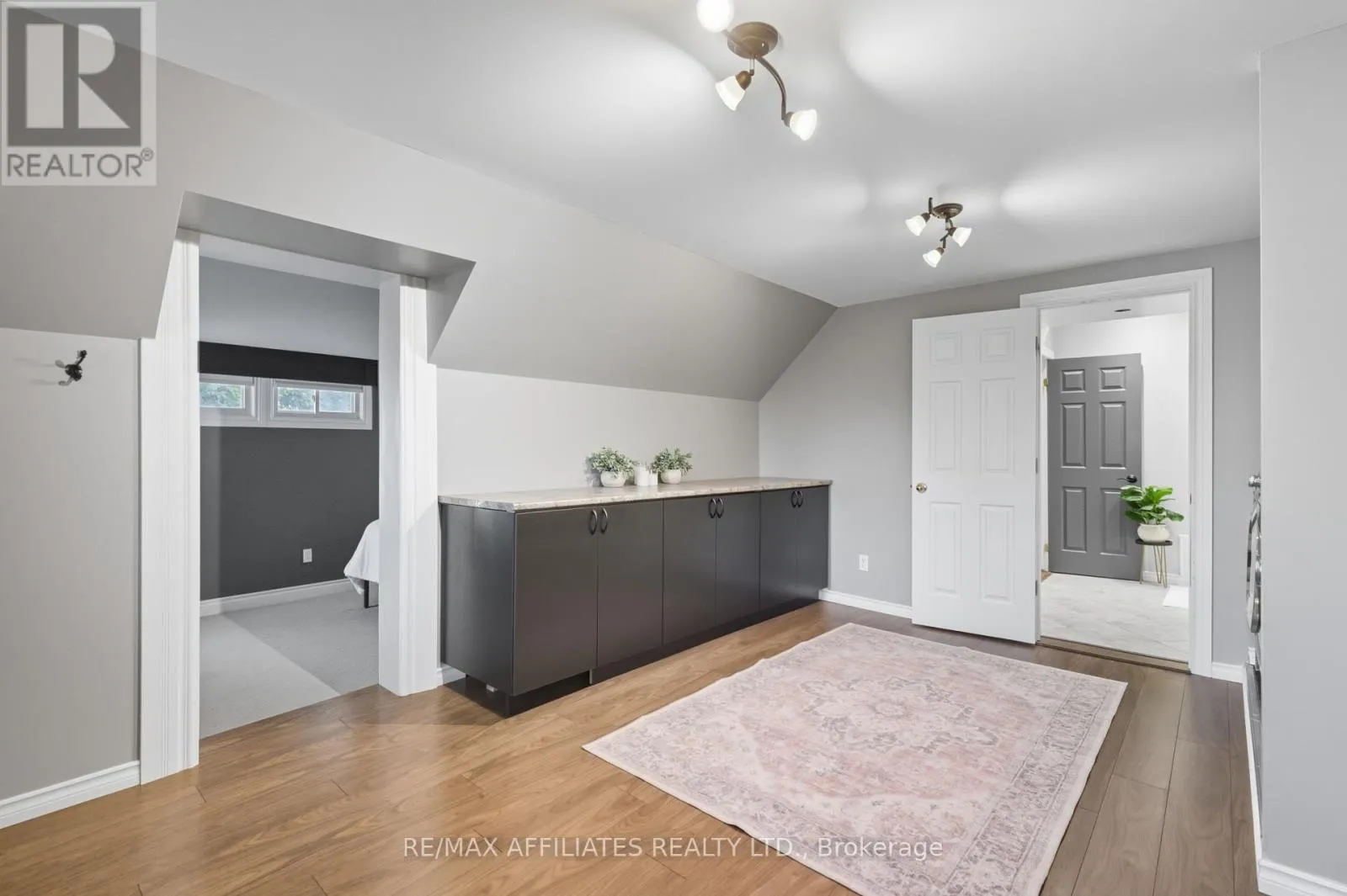 174 PARK STREET W