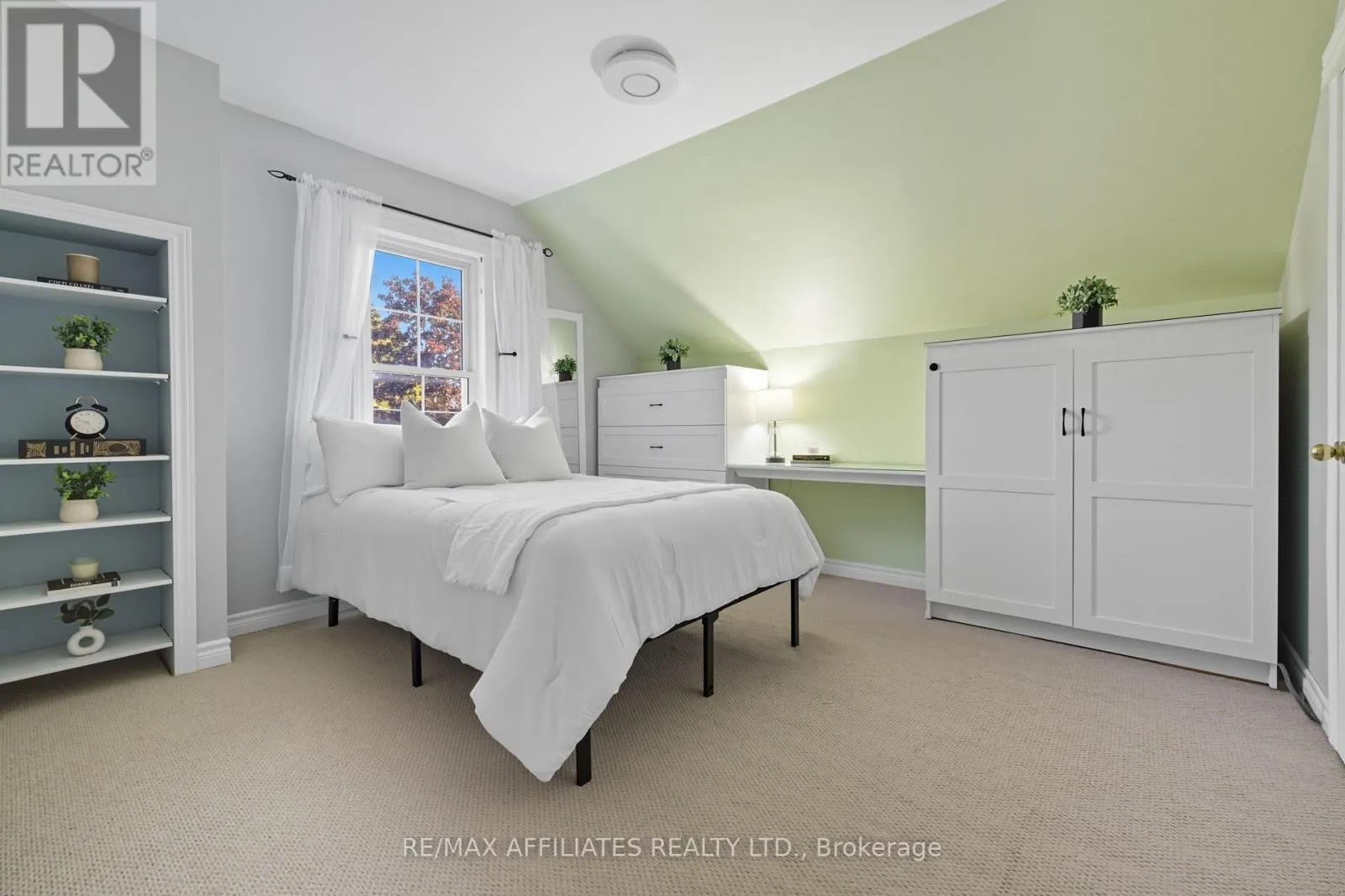 174 PARK STREET W