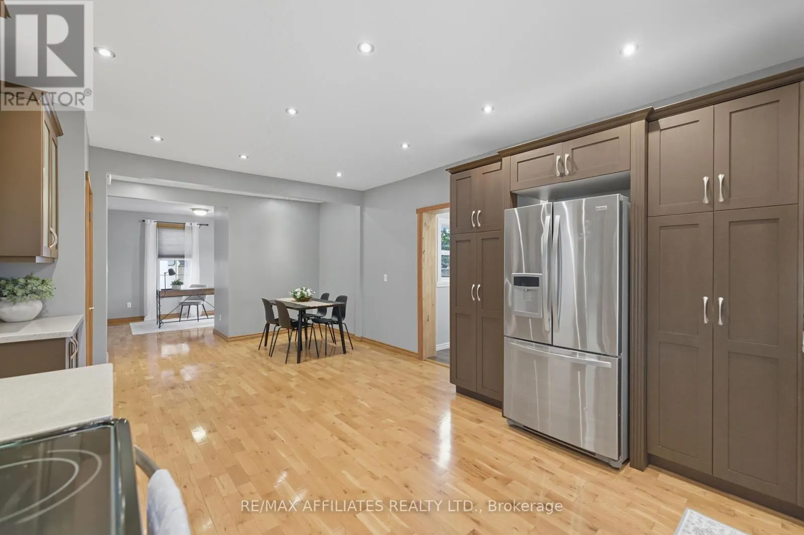 174 PARK STREET W