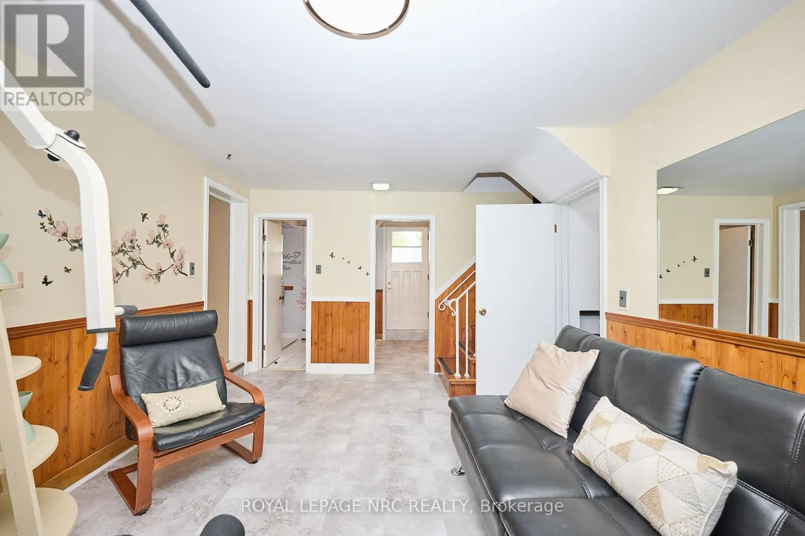 81 RIVERVIEW BOULEVARD