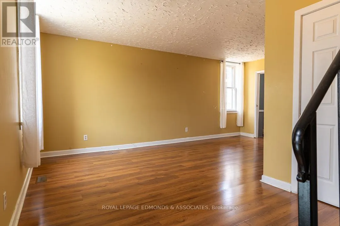 303 MURRAY STREET W