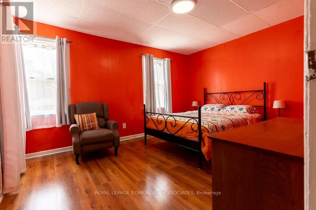 303 MURRAY STREET W
