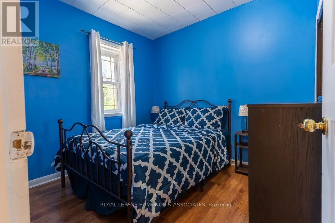 303 MURRAY STREET W