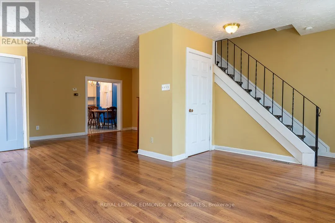 303 MURRAY STREET W