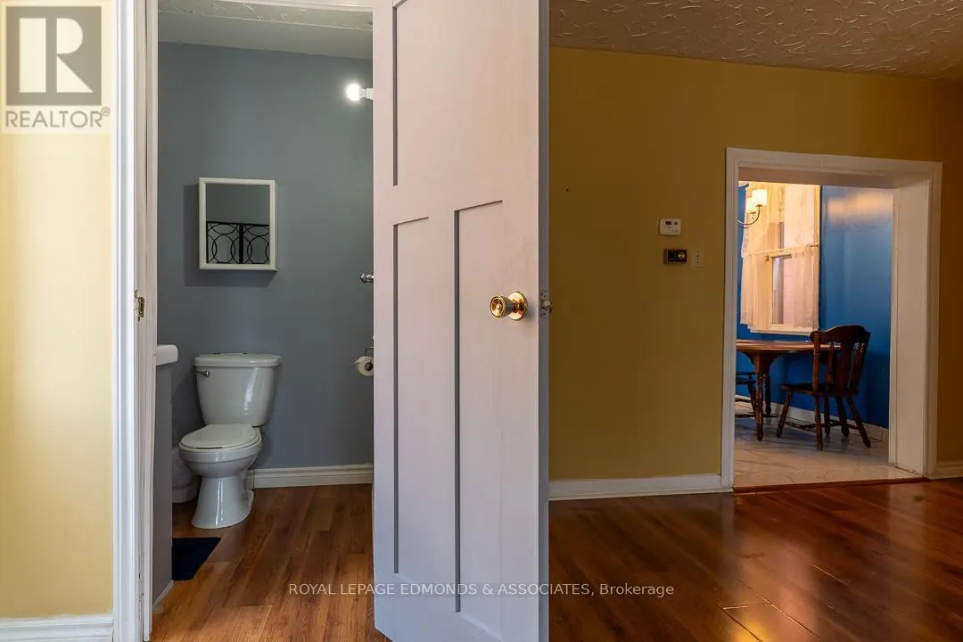 303 MURRAY STREET W
