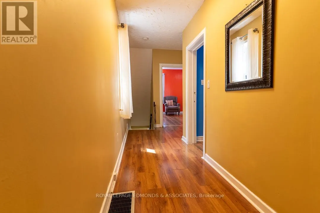 303 MURRAY STREET W