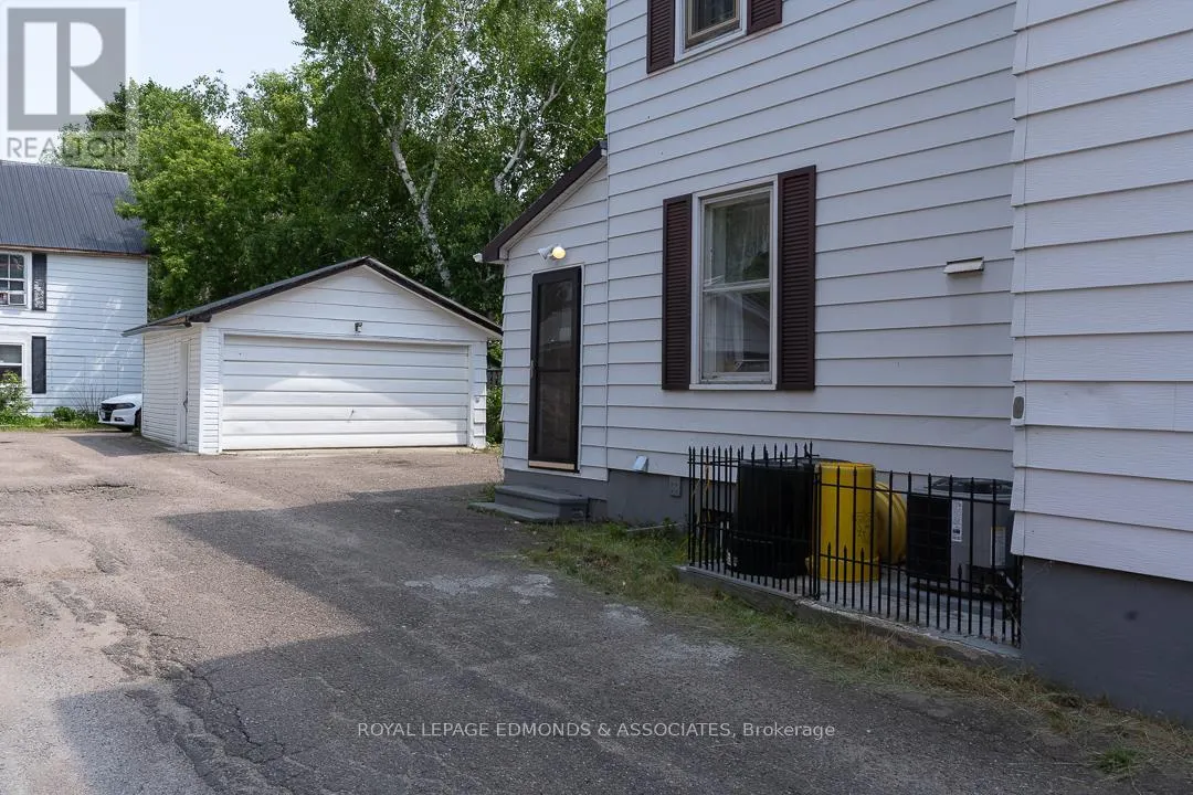 303 MURRAY STREET W
