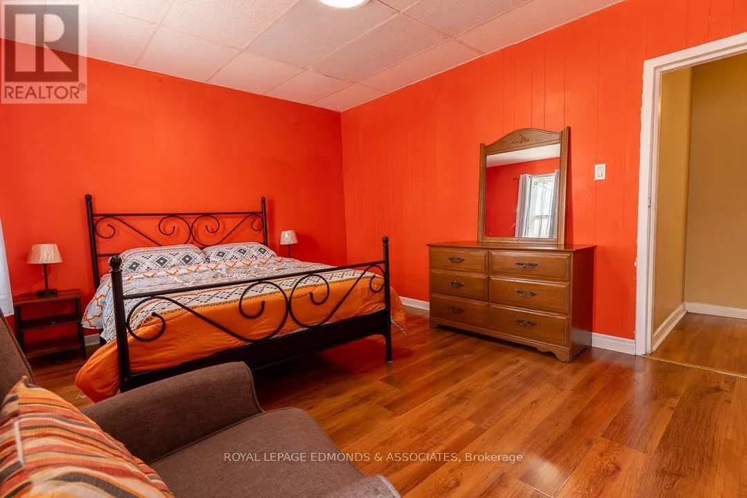 303 MURRAY STREET W