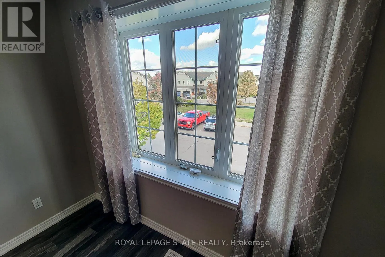 32 - 222 FALL FAIR WAY