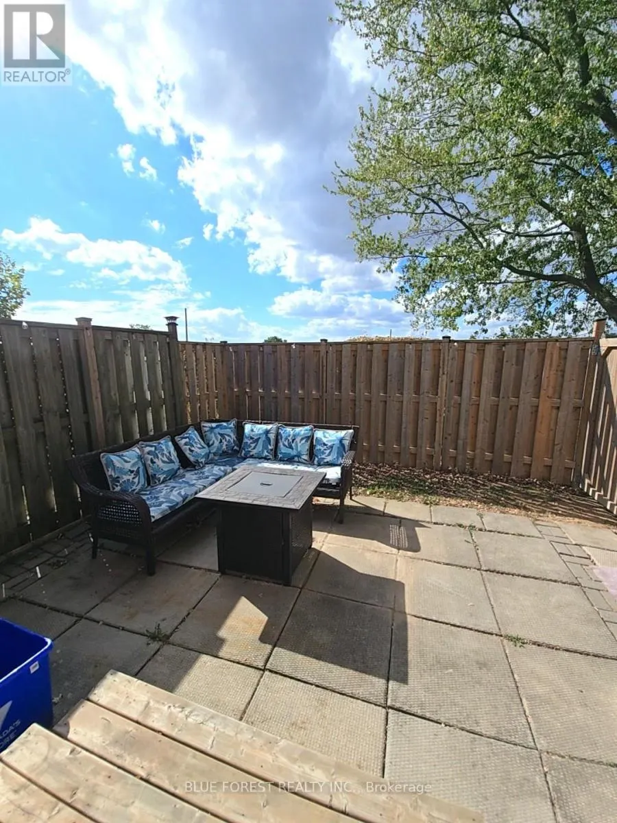 16 - 821 SOUTHDALE ROAD E, #16