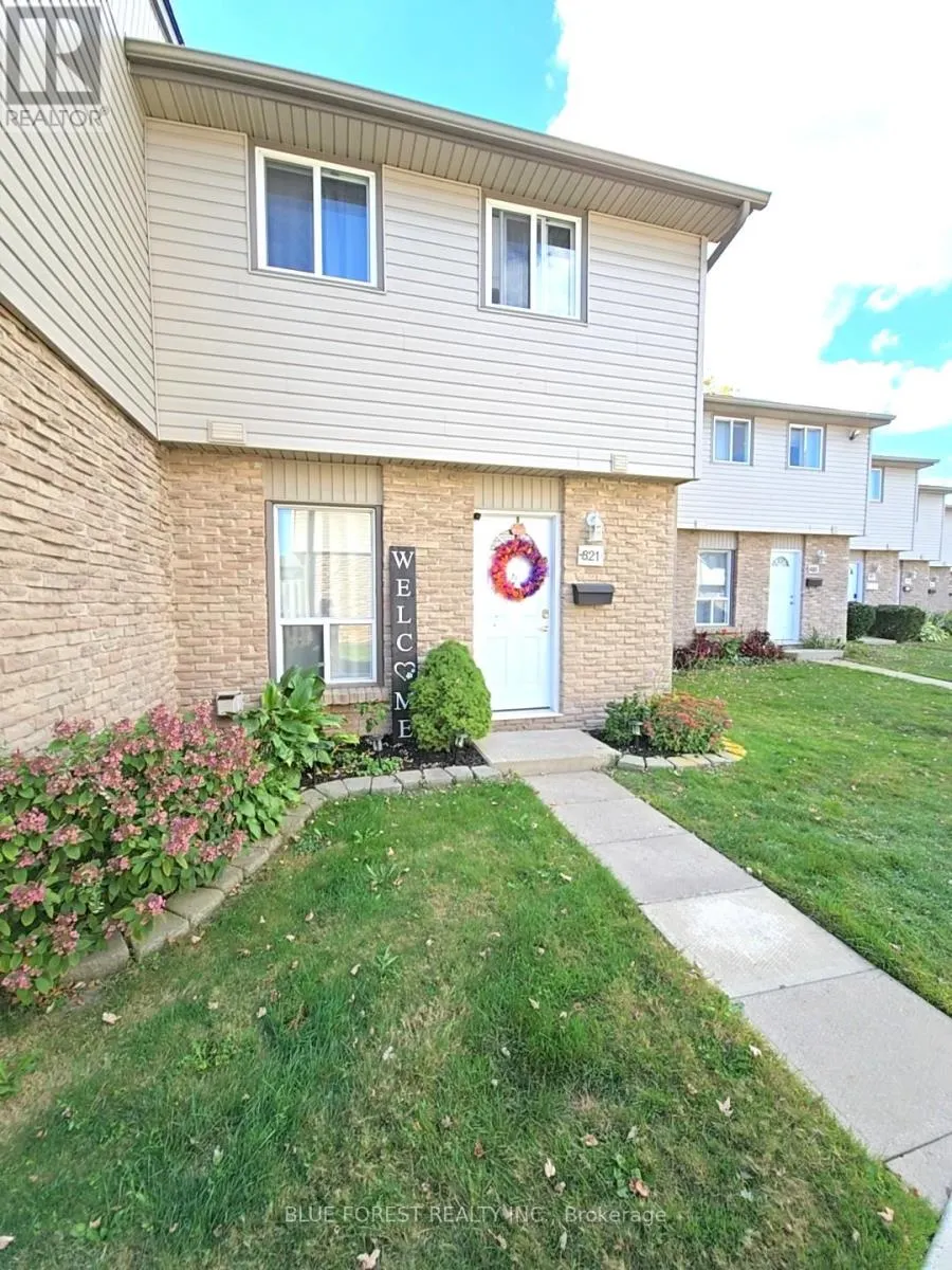 16 - 821 SOUTHDALE ROAD E, #16