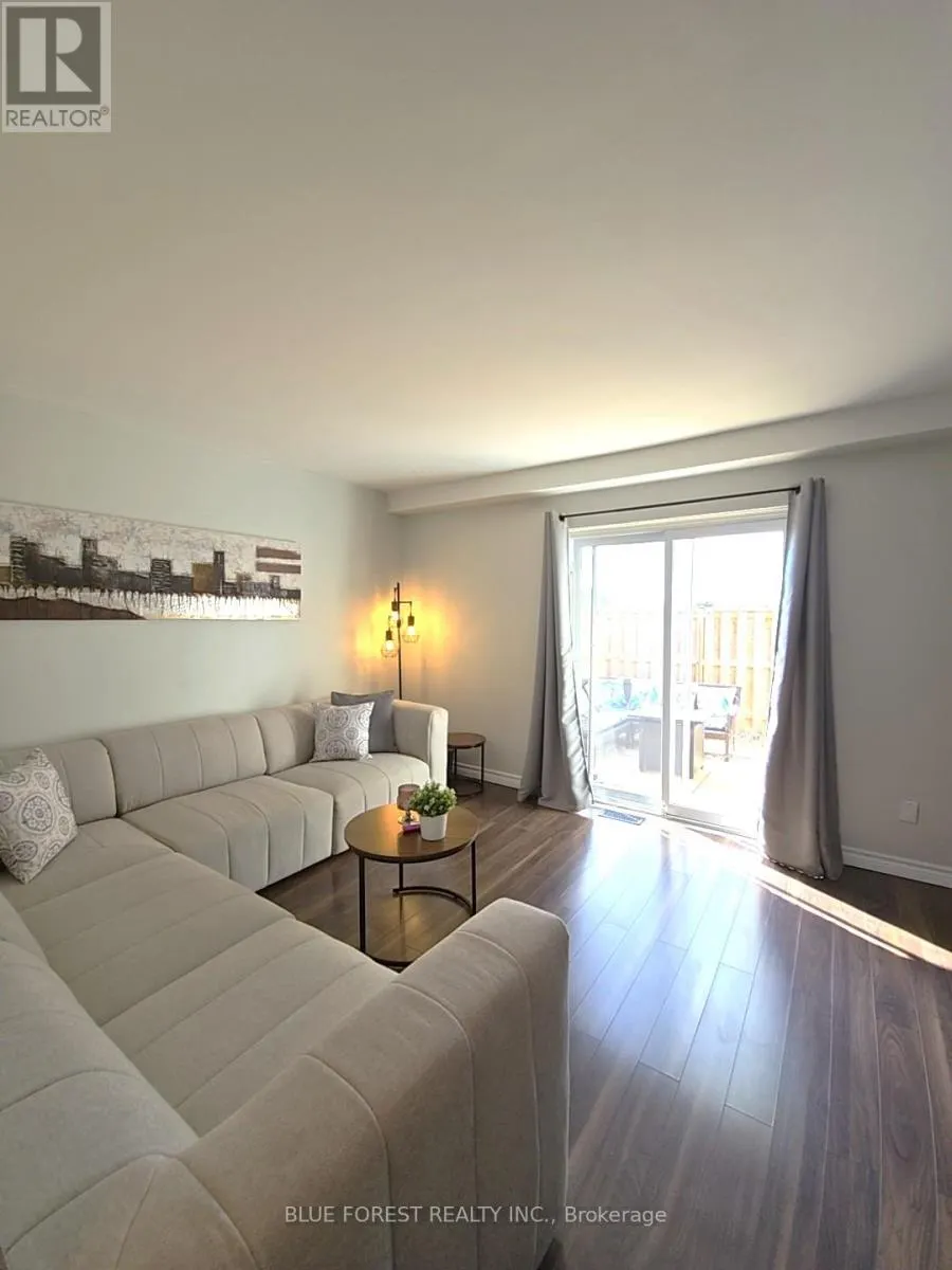 16 - 821 SOUTHDALE ROAD E, #16