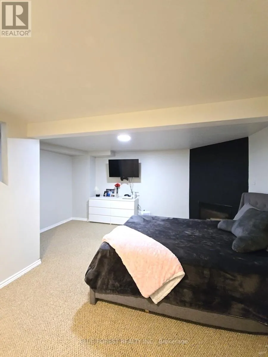 16 - 821 SOUTHDALE ROAD E, #16