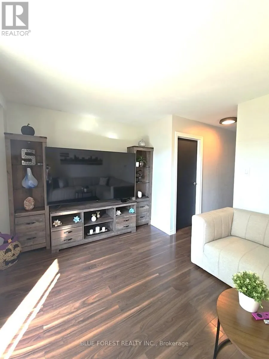 16 - 821 SOUTHDALE ROAD E, #16