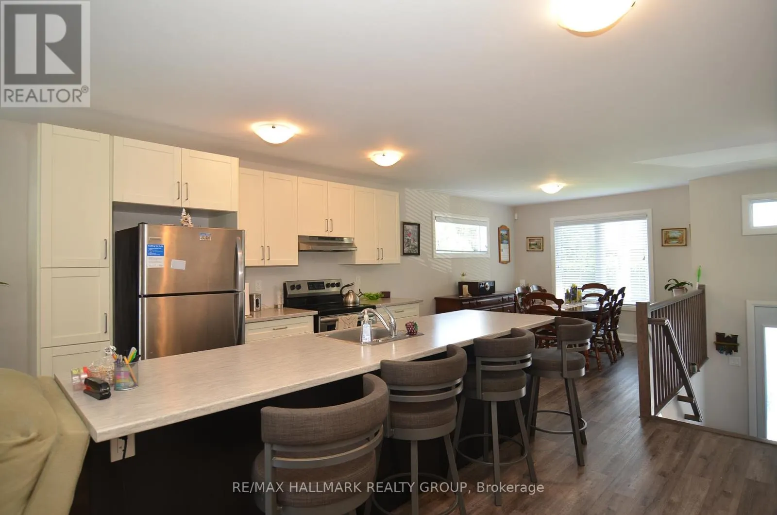 1 - 8009 JEANNE DARC BOULEVARD