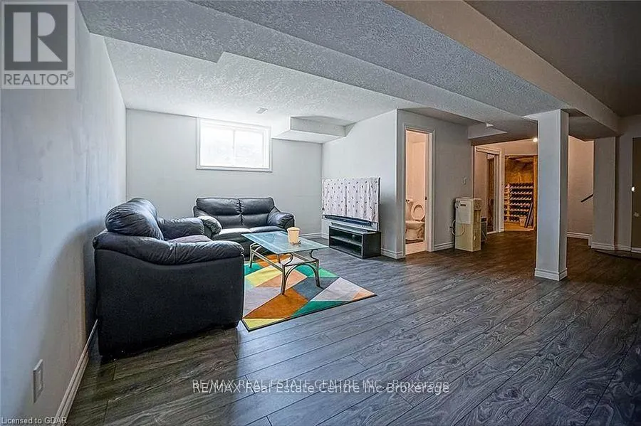 39 MCARTHUR DRIVE