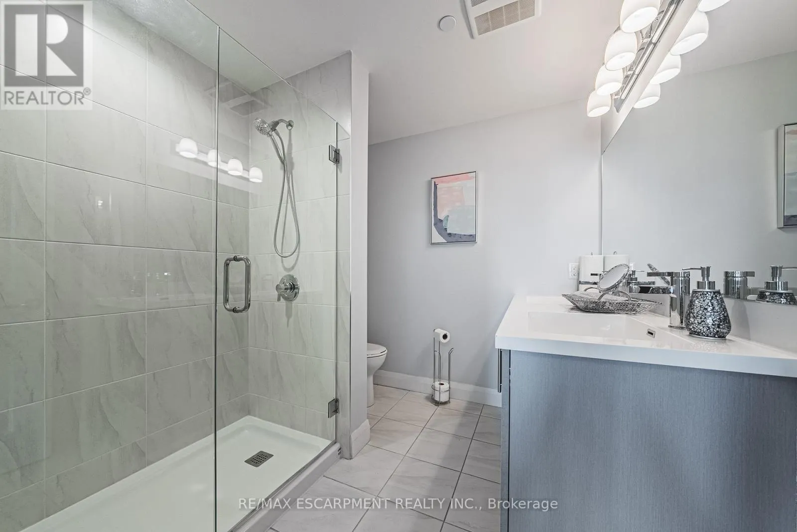 317 - 1 REDFERN AVENUE