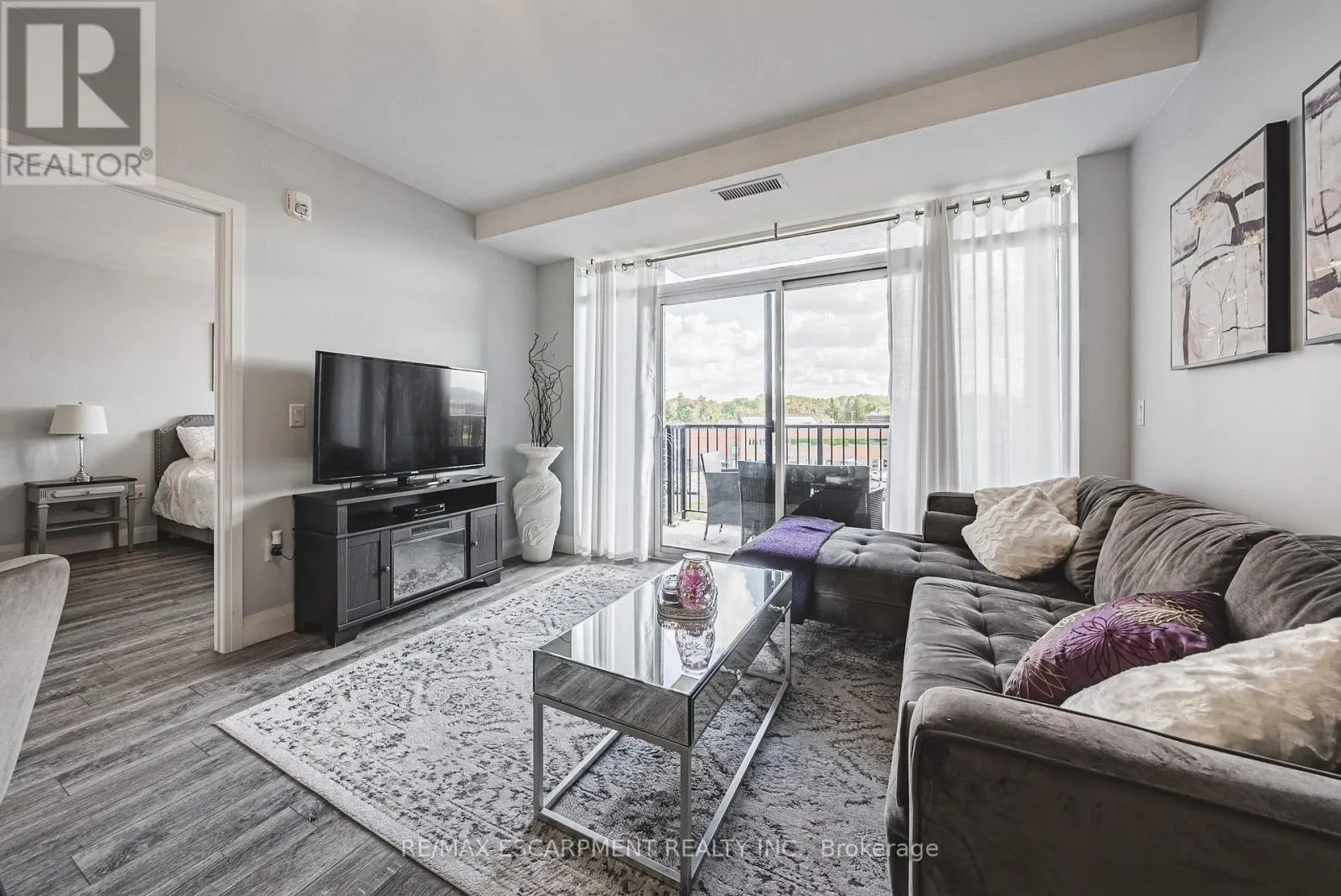317 - 1 REDFERN AVENUE