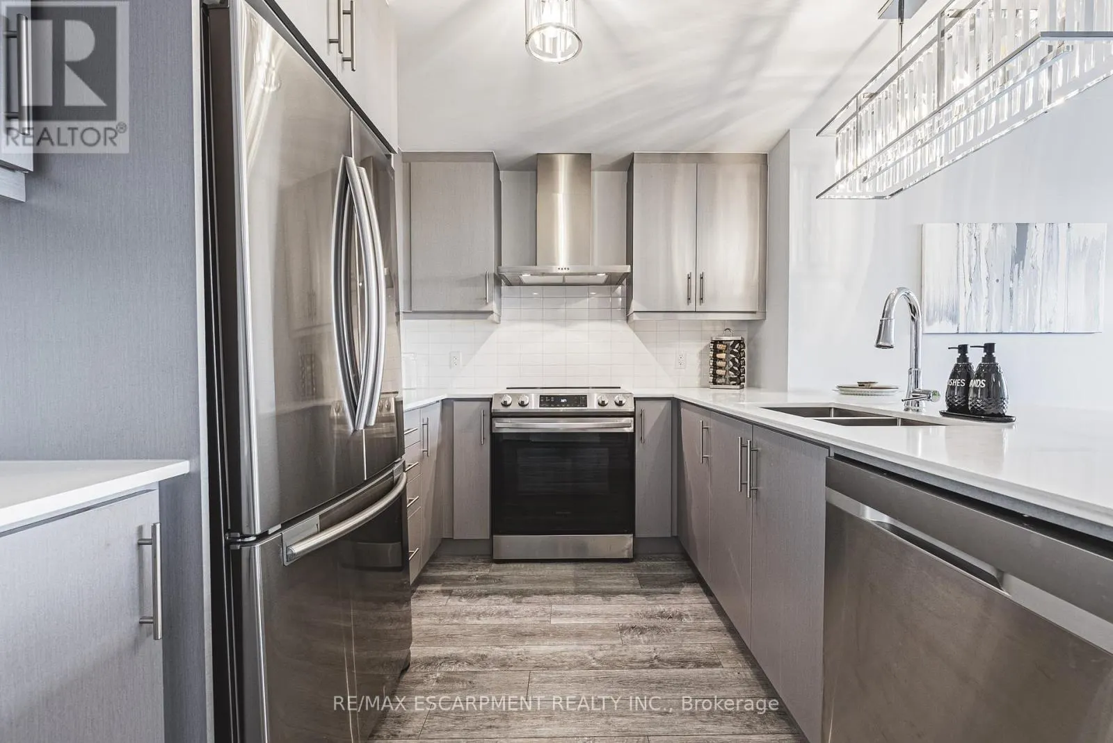 317 - 1 REDFERN AVENUE