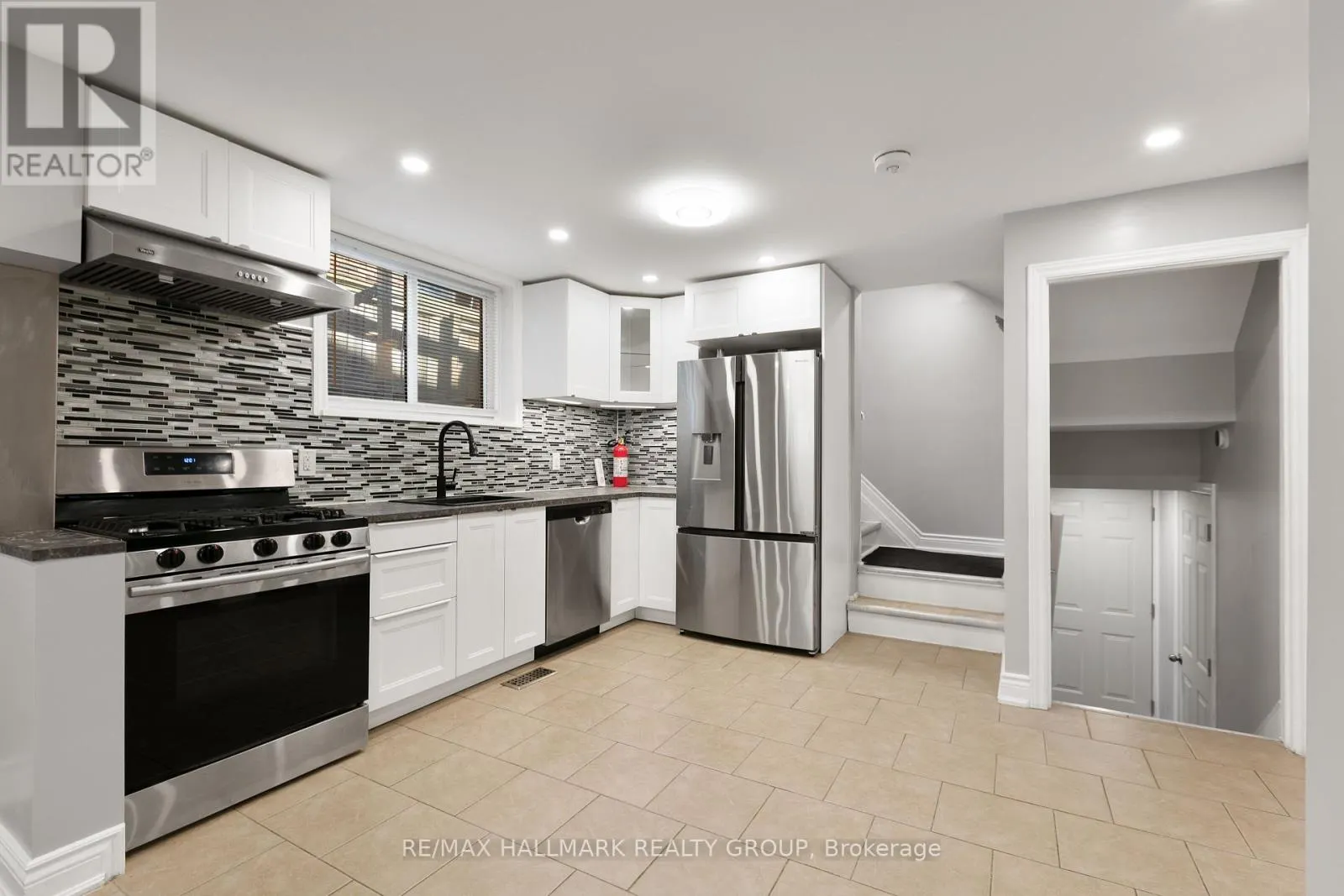 UNIT B - 1135 MAITLAND AVENUE