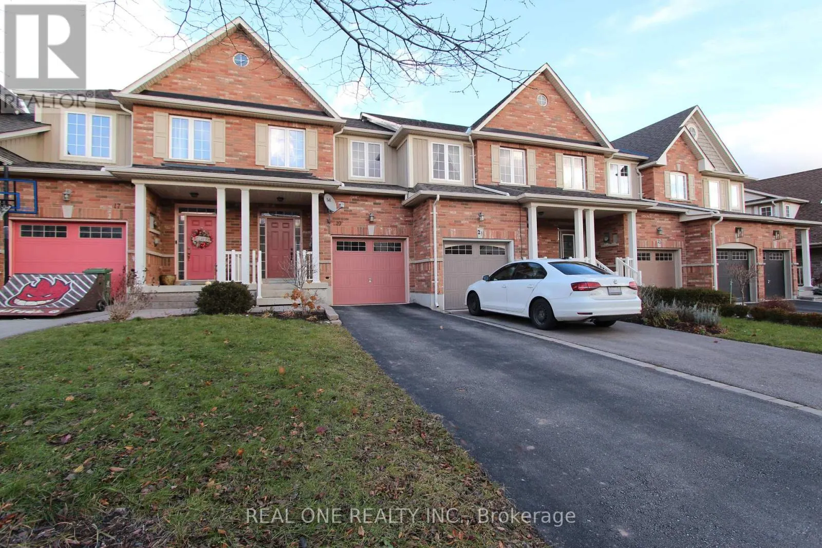 19 BROWVIEW DRIVE