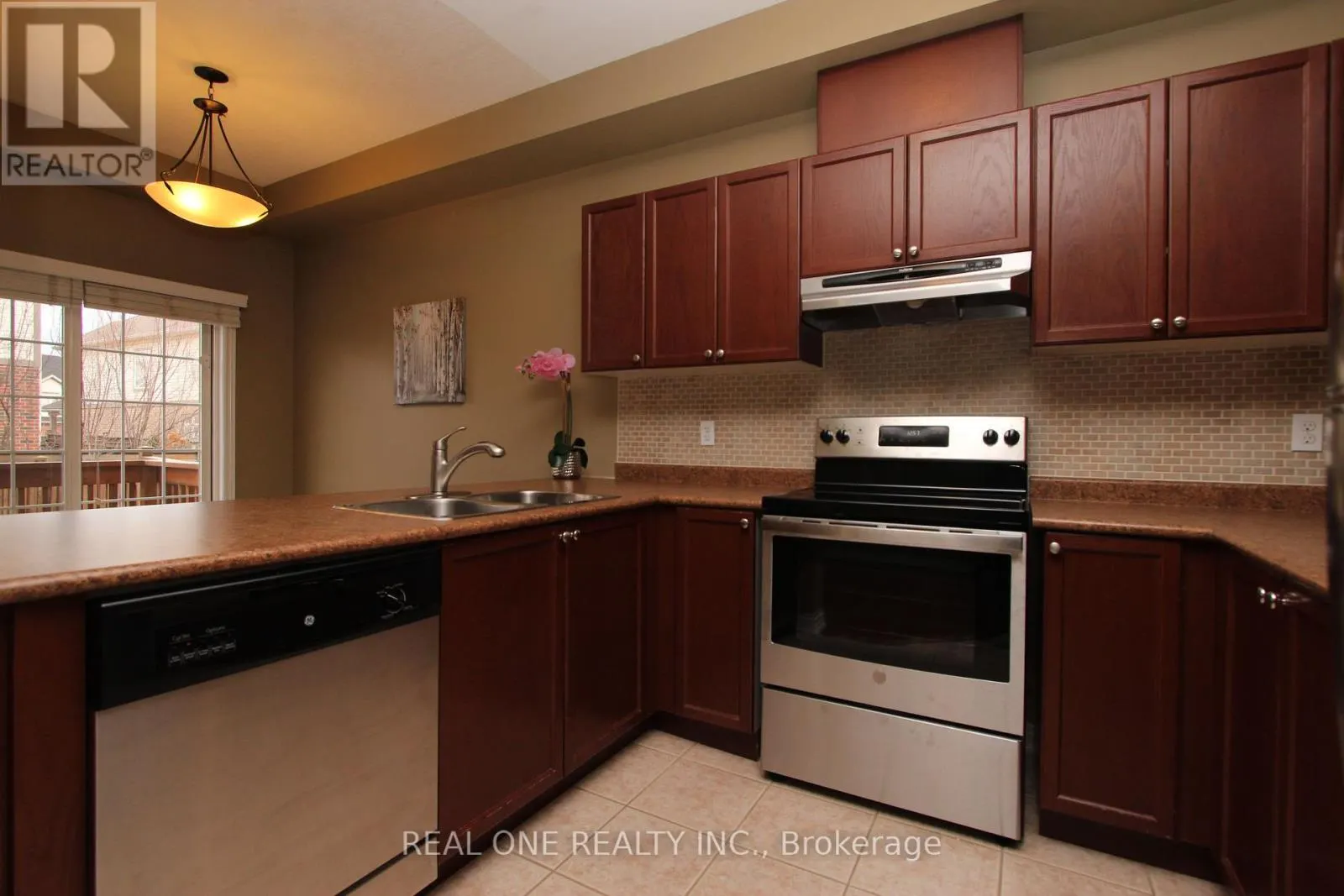 19 BROWVIEW DRIVE