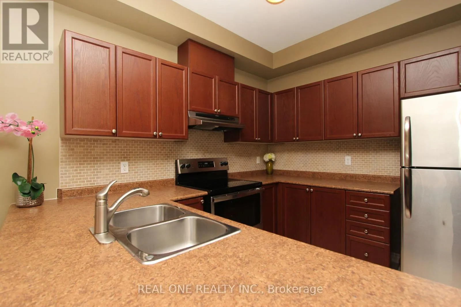 19 BROWVIEW DRIVE