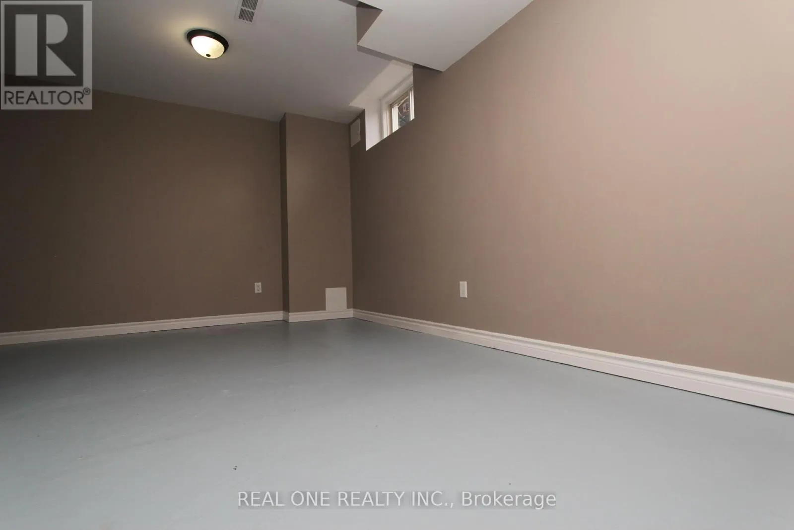 19 BROWVIEW DRIVE