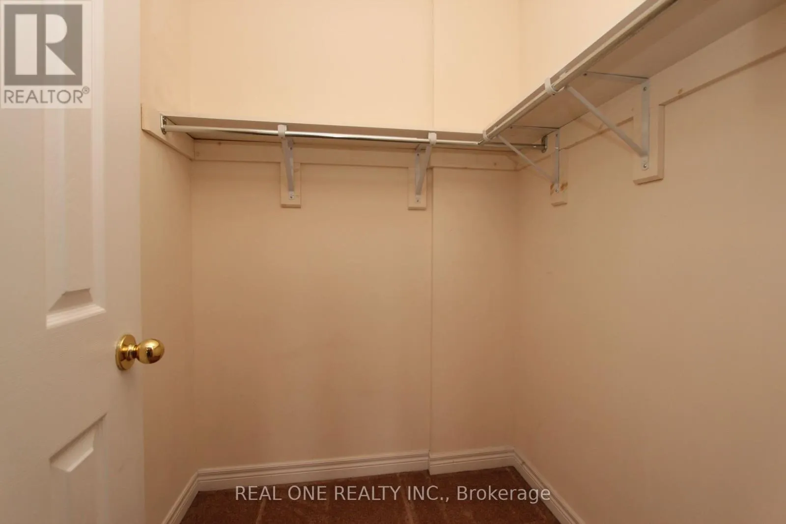 19 BROWVIEW DRIVE