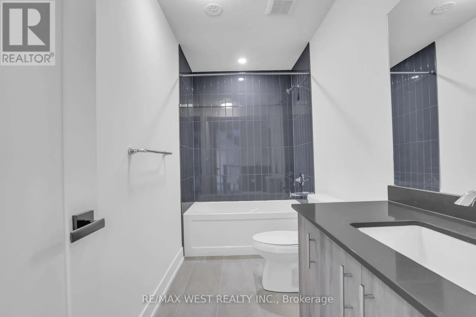25 - 117 SLADDEN COURT
