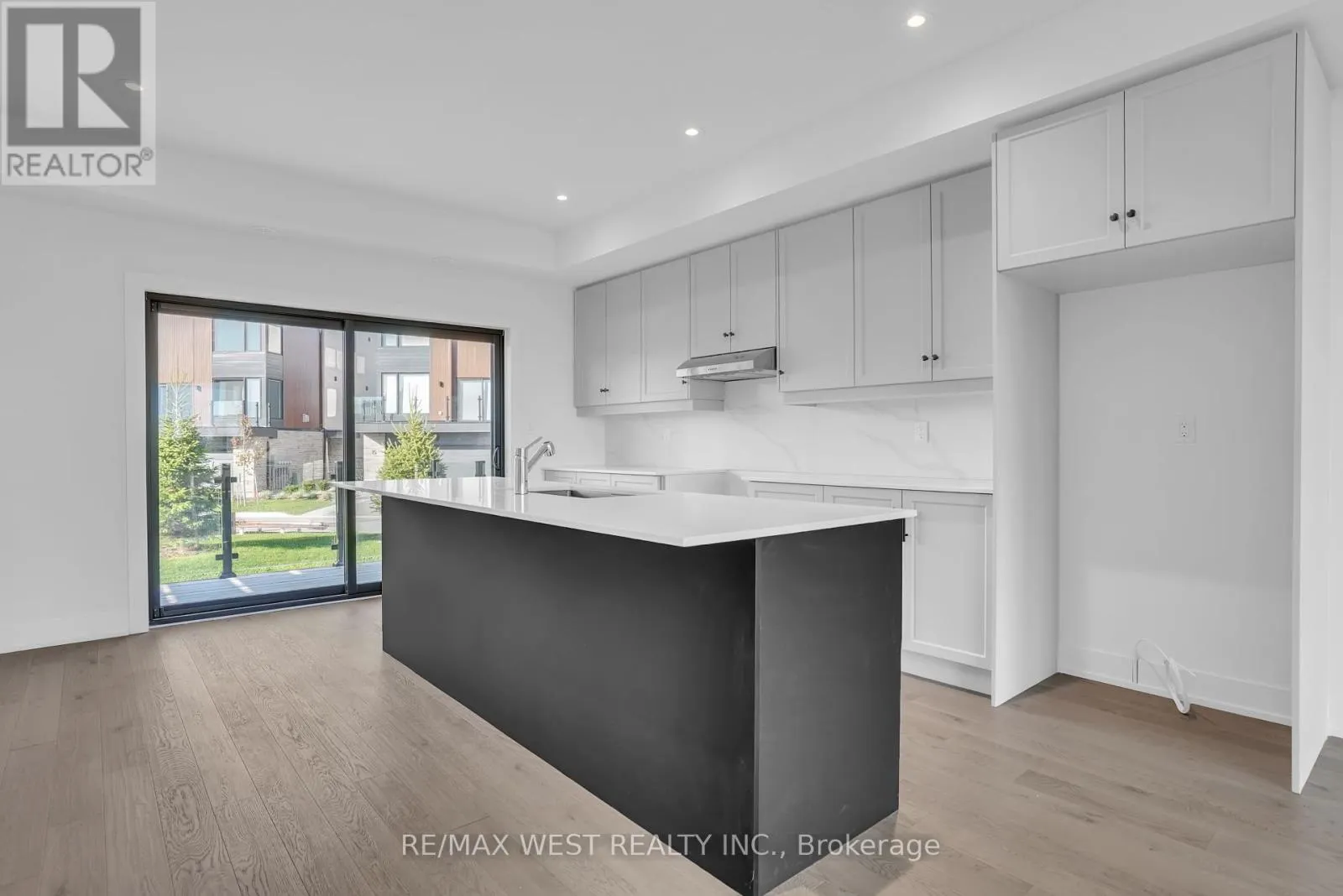 25 - 117 SLADDEN COURT