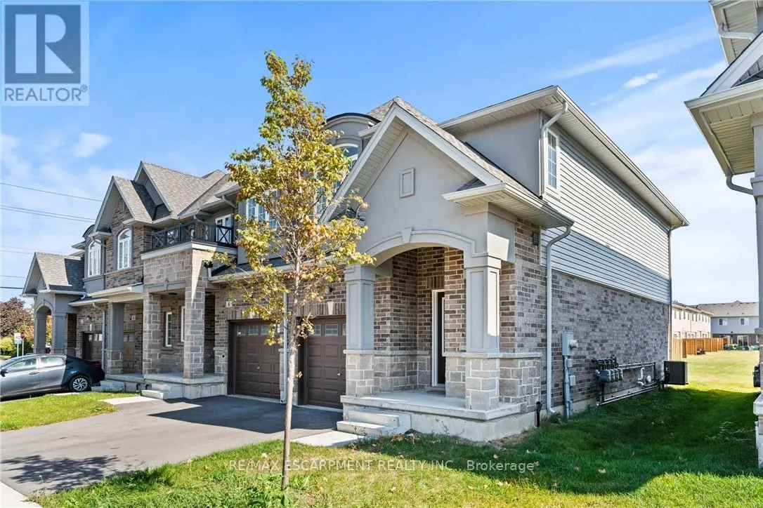 8 LINDEN PARK LANE