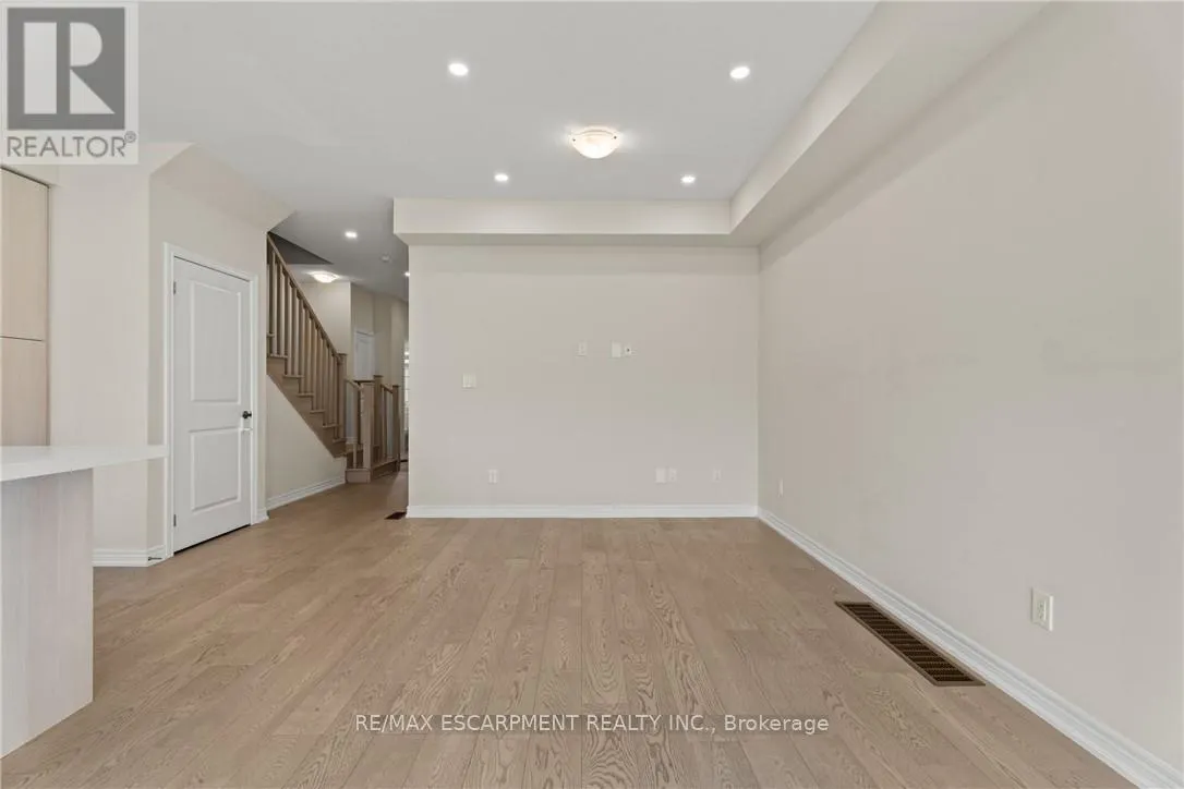 8 LINDEN PARK LANE