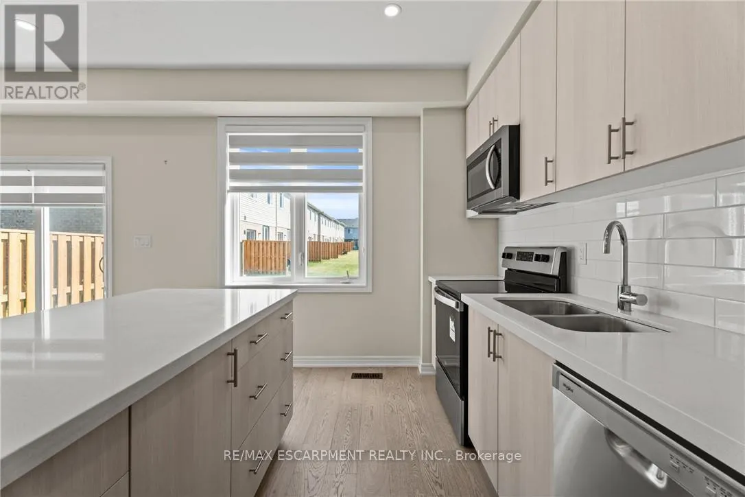 8 LINDEN PARK LANE