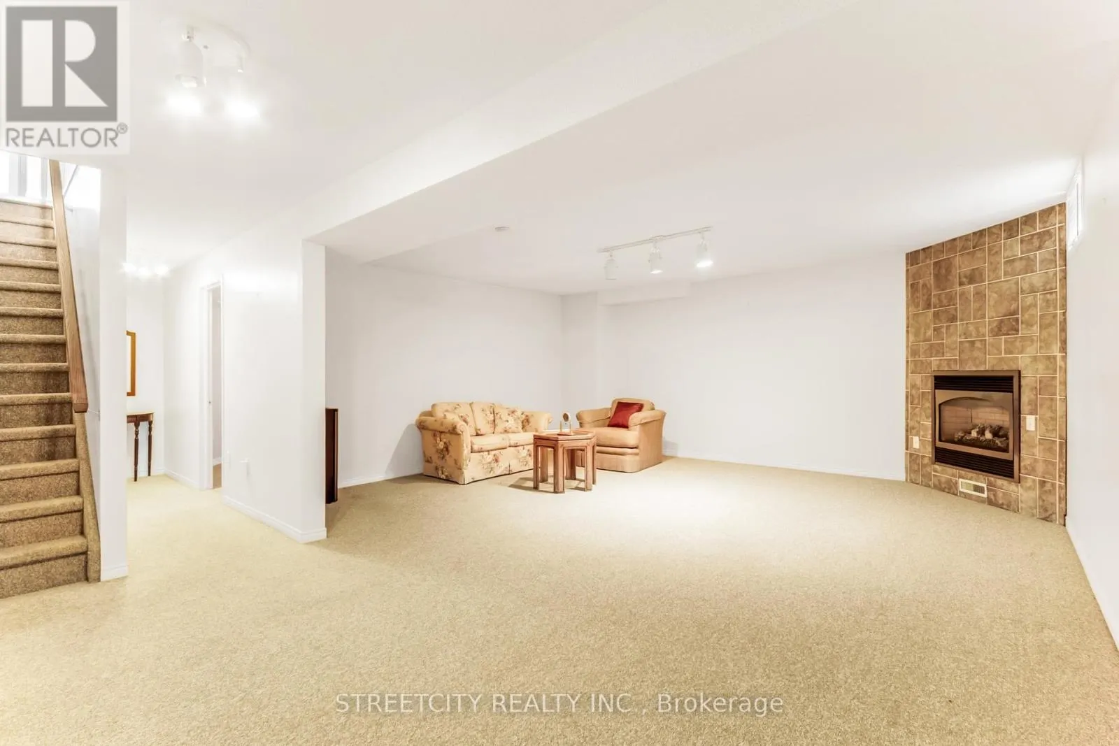 34 - 861 SHELBORNE STREET, #34