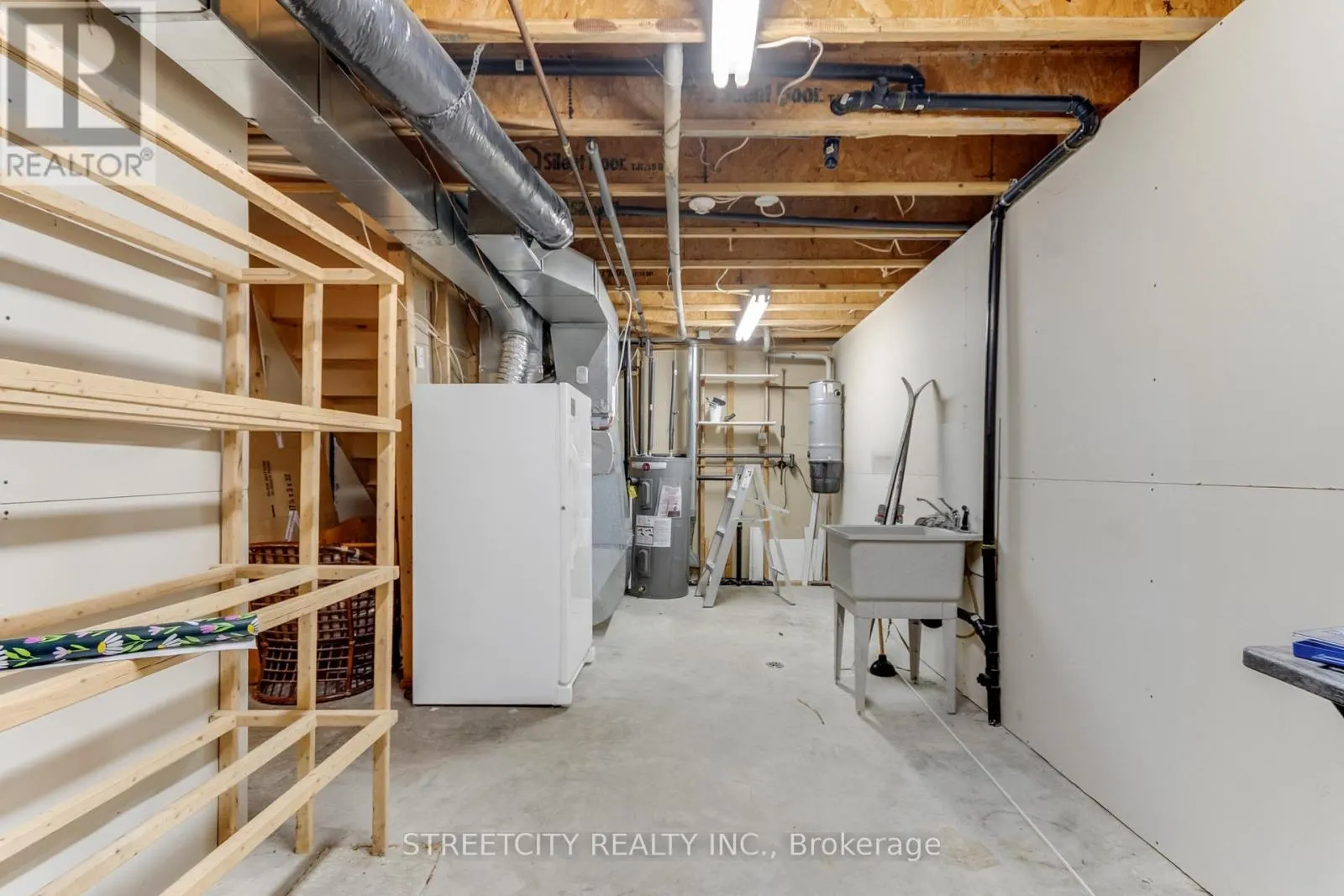 34 - 861 SHELBORNE STREET, #34
